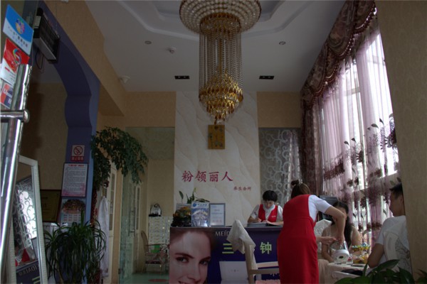 古运河边，夜色中的养生茶聚